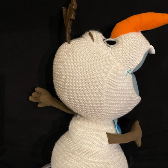 Knit Olaf 18” Disney store - Picture 4 of 5